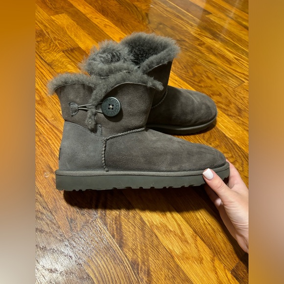 Woman’s Ugg Mini Bailey Boots - Picture 2 of 7